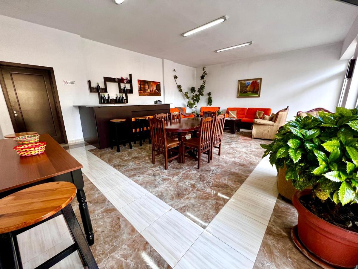 North Star Hostel Shkodër Esterno foto