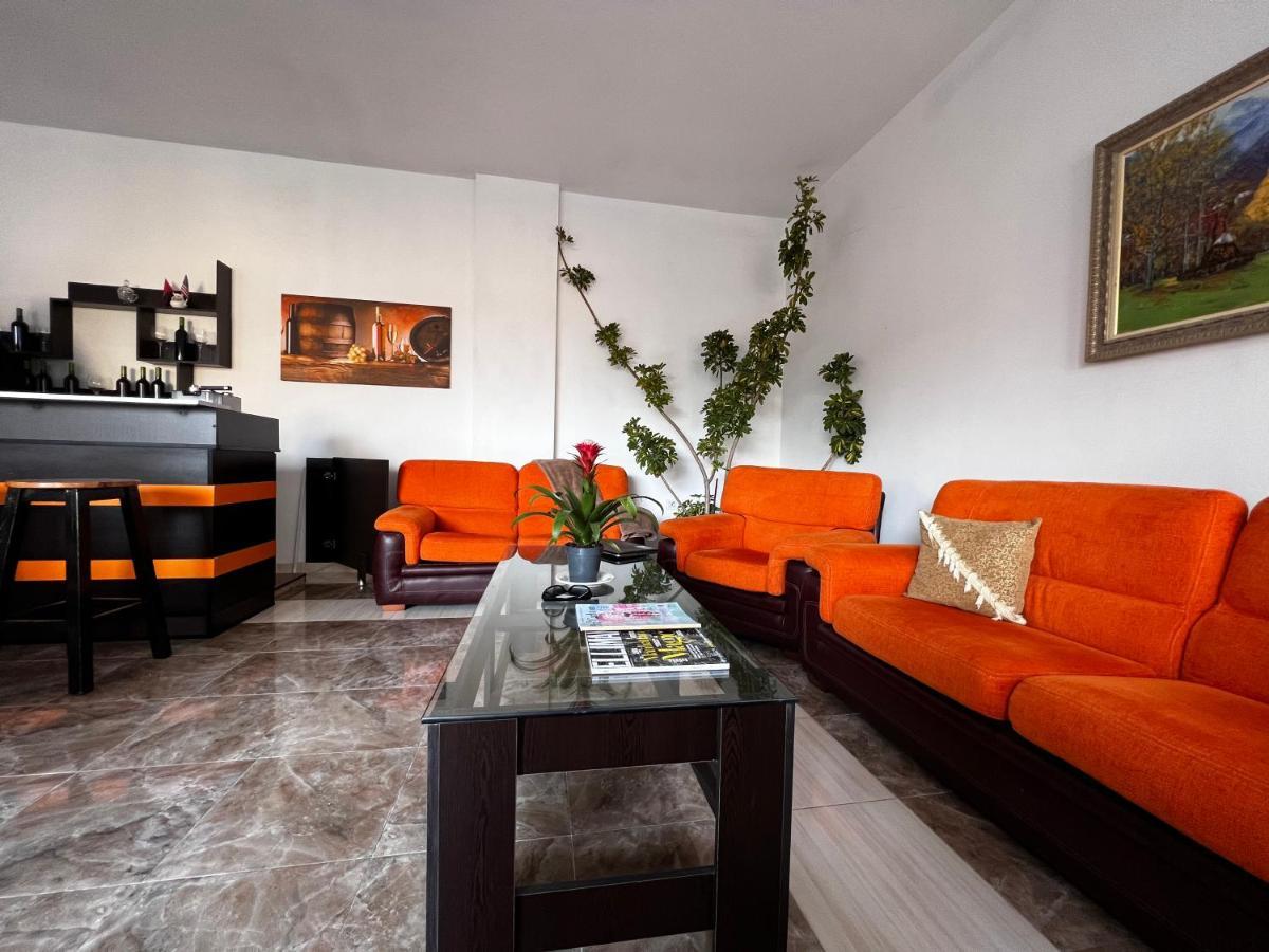 North Star Hostel Shkodër Esterno foto