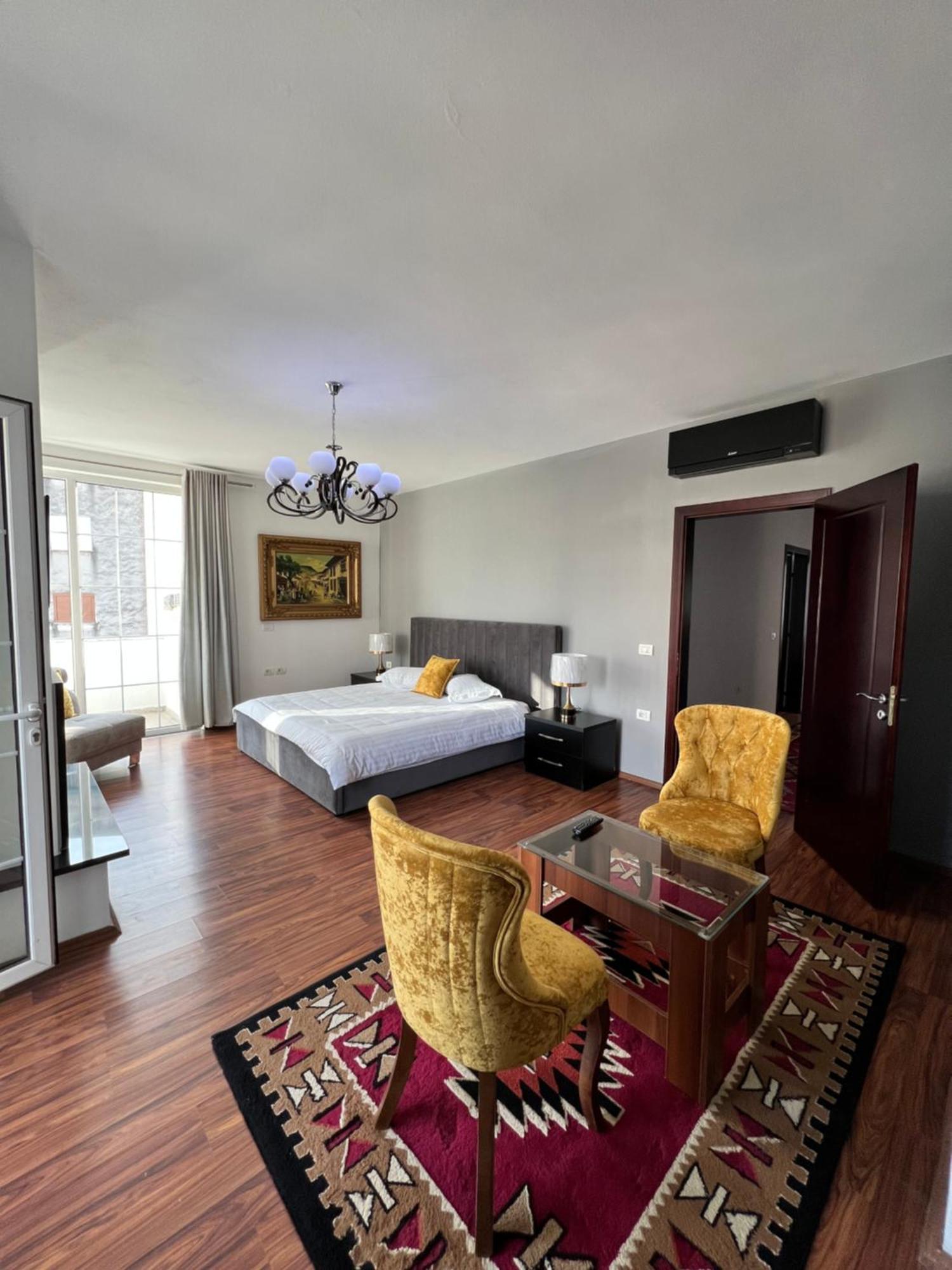 North Star Hostel Shkodër Esterno foto