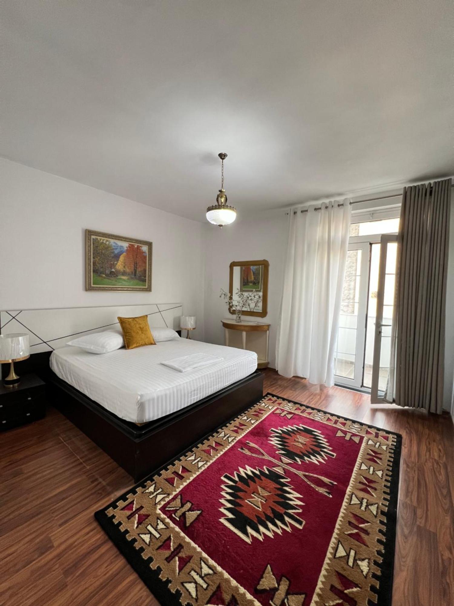 North Star Hostel Shkodër Esterno foto