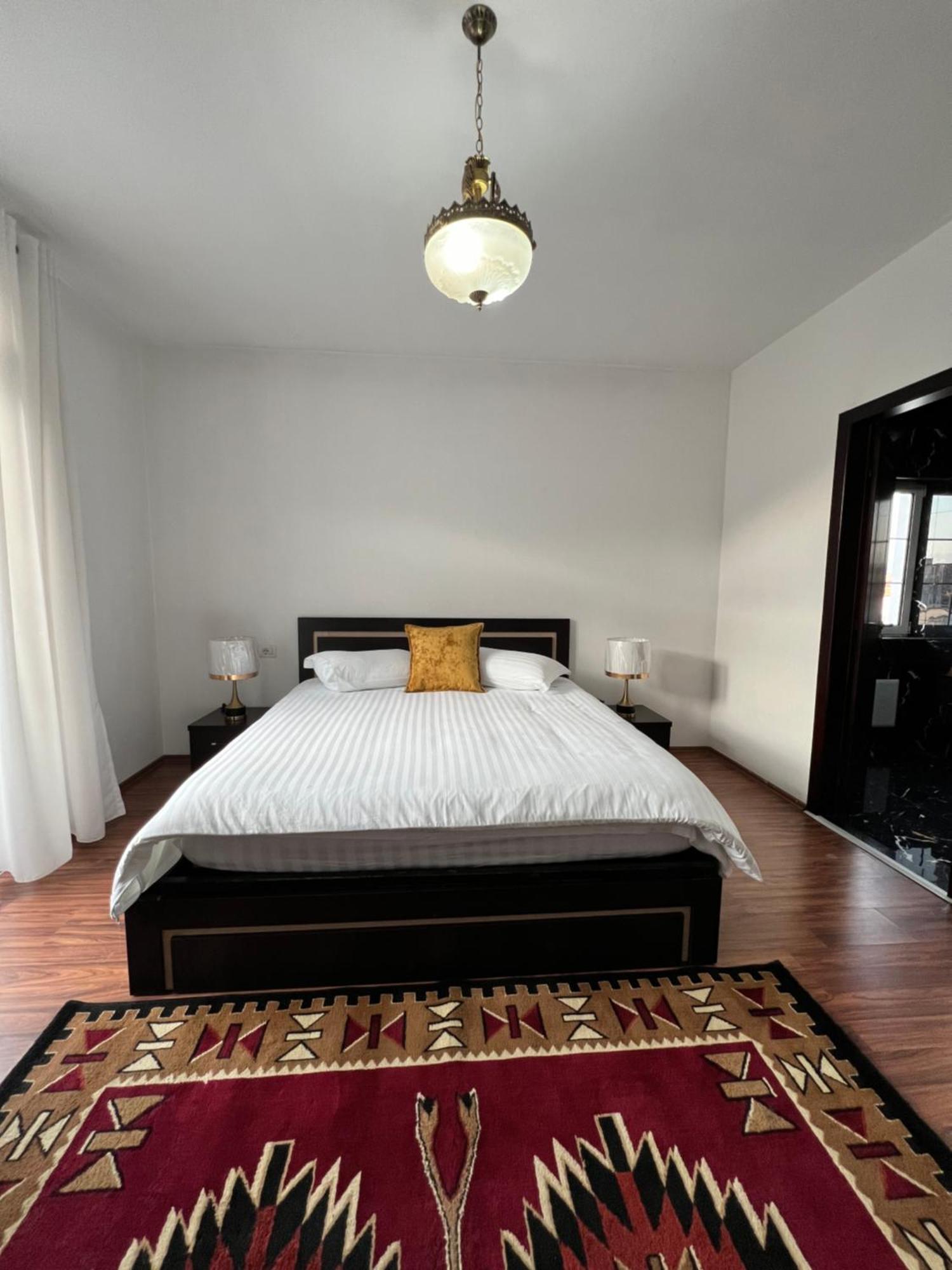 North Star Hostel Shkodër Esterno foto