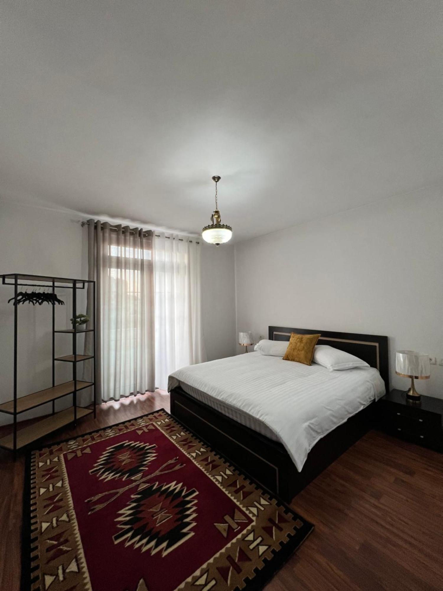 North Star Hostel Shkodër Esterno foto