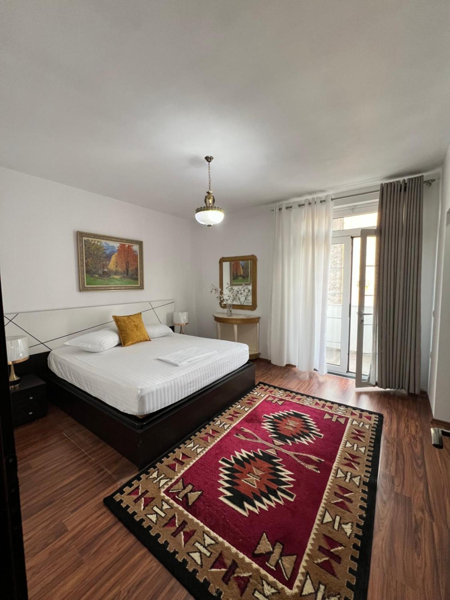 North Star Hostel Shkodër Esterno foto